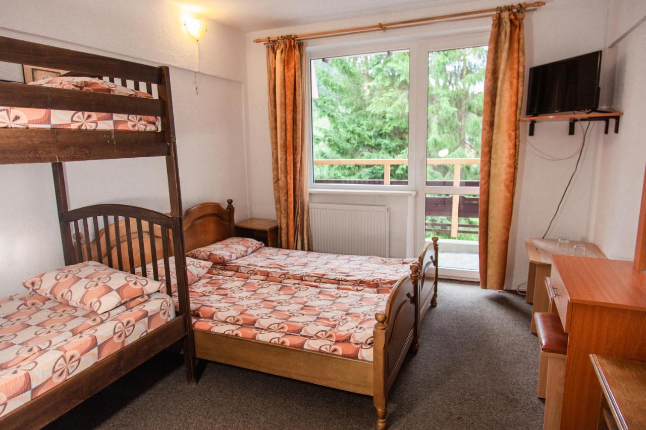Hostel Alex - Complex Dumbrava Minunata Câmpulung Moldovenesc Buitenkant foto
